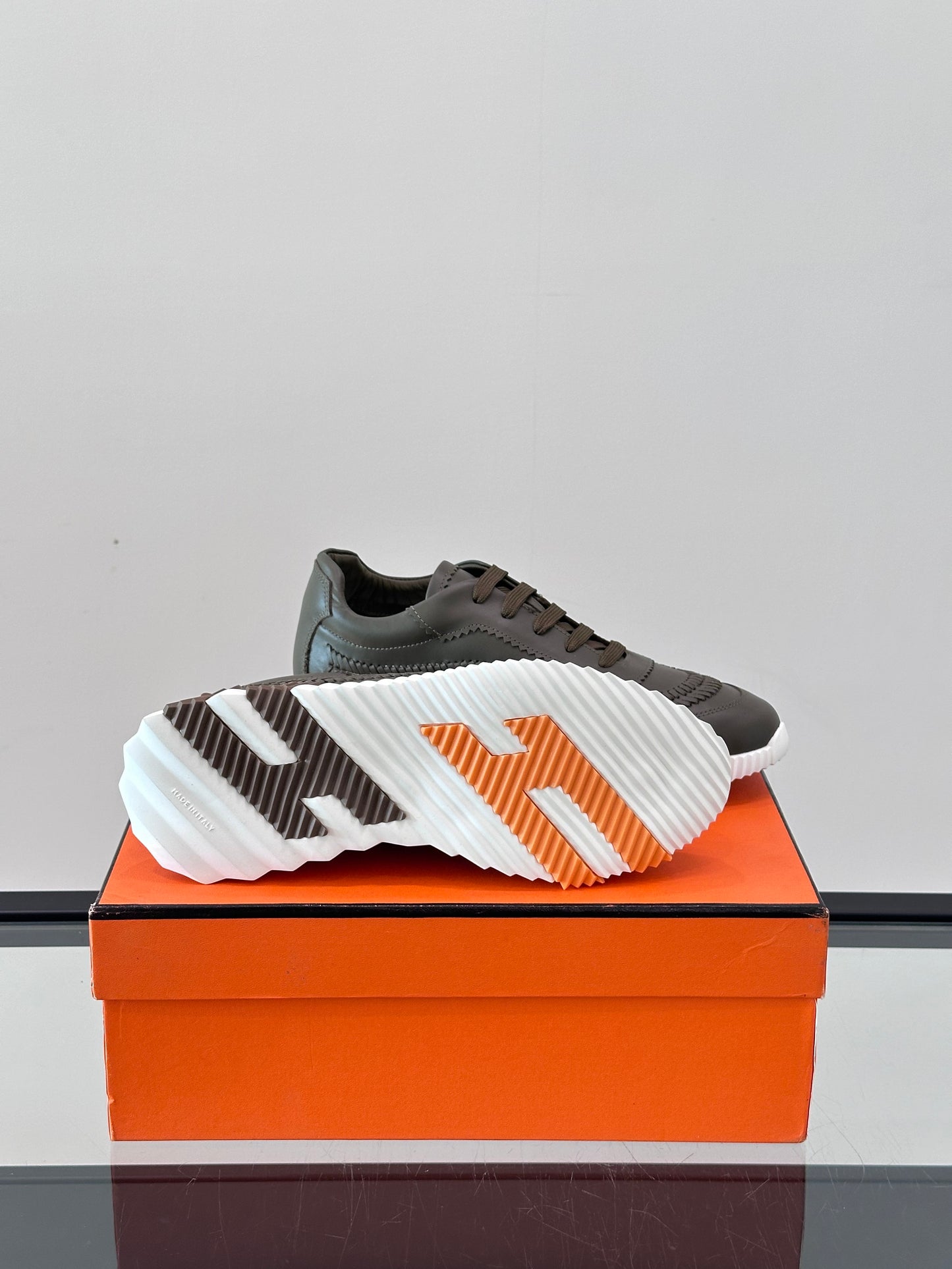 HMS BOUNCING SNEAKER