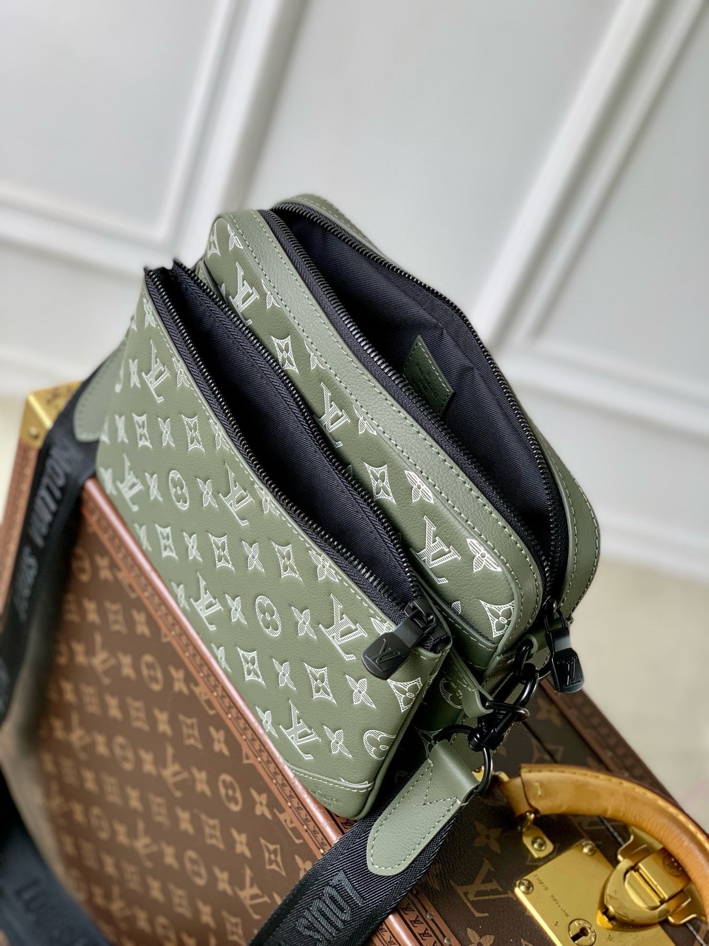 LU TRIO MESSENGER BAG