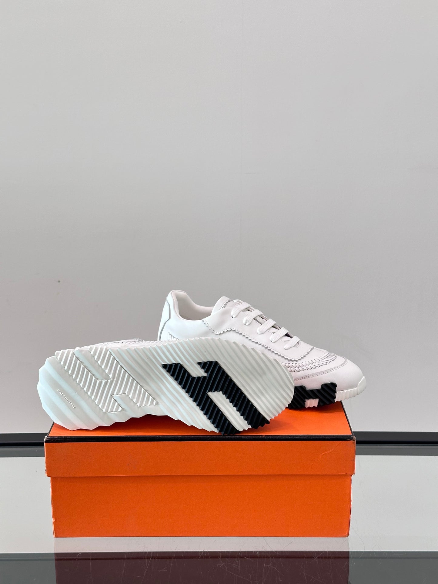 HMS BOUNCING SNEAKER