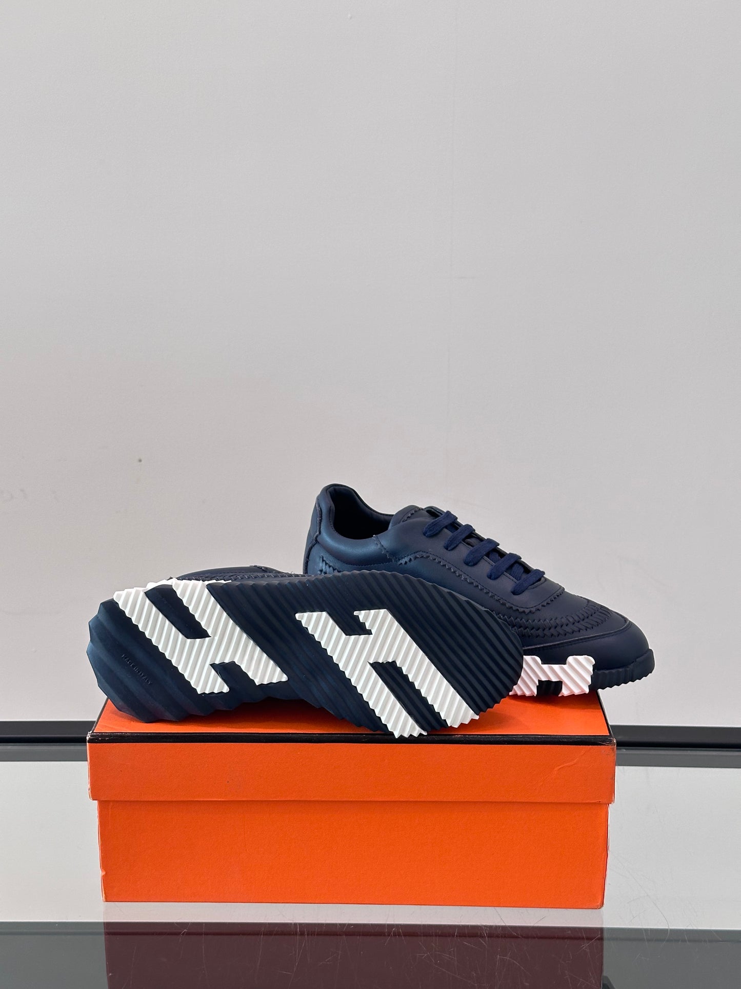 HMS BOUNCING SNEAKER