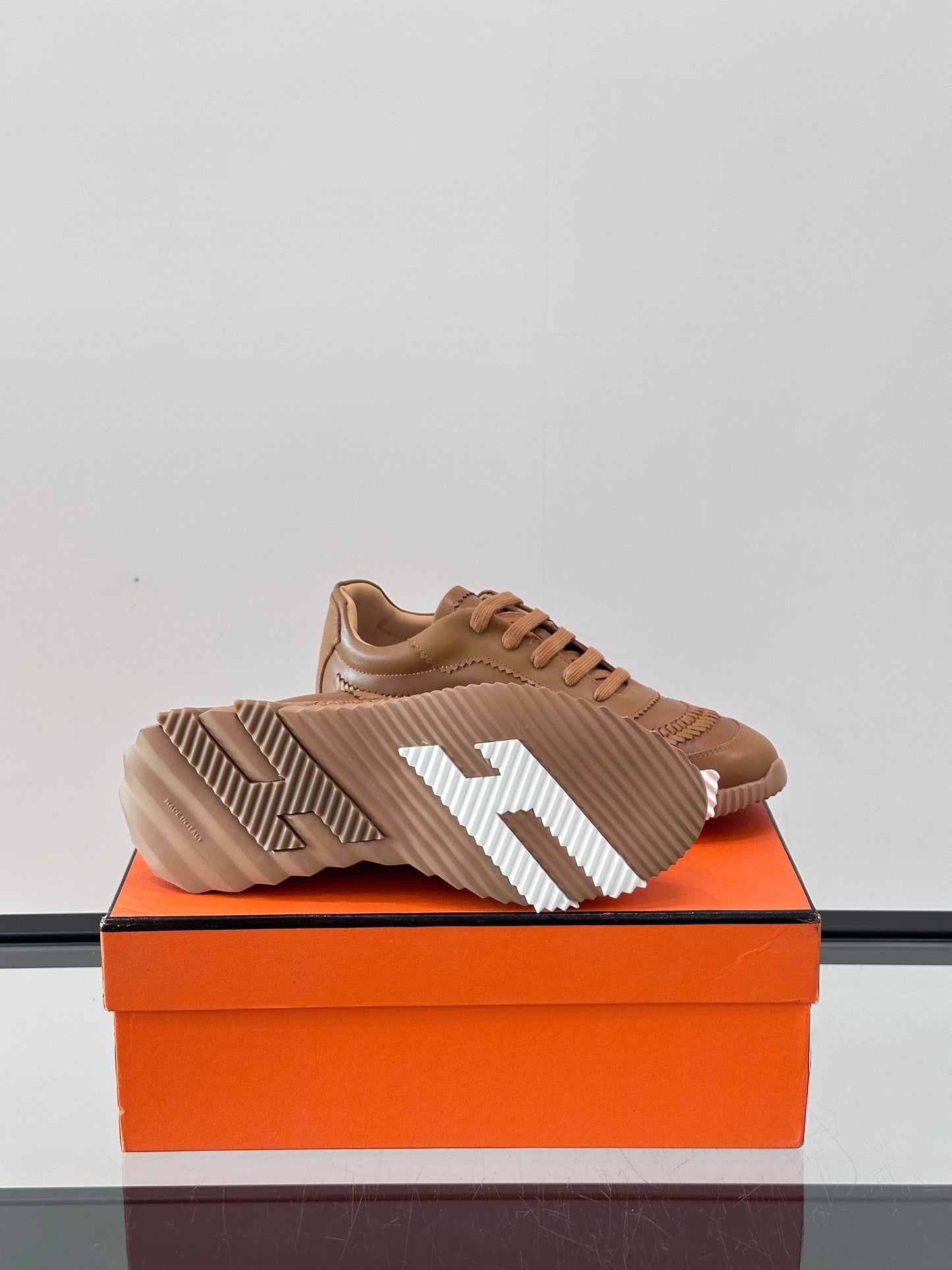 HMS BOUNCING SNEAKER