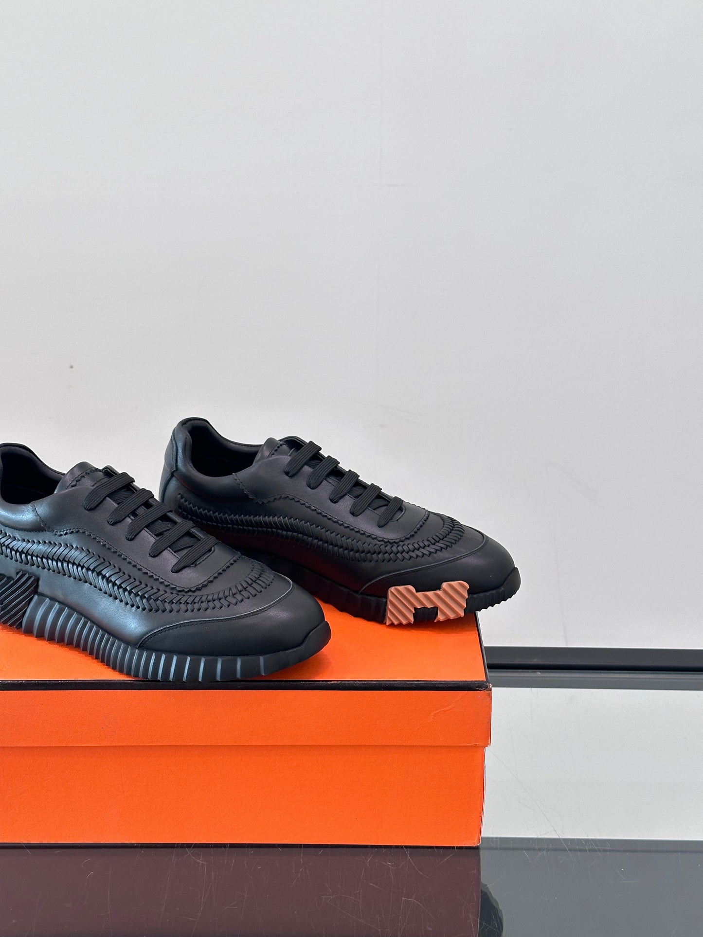 HMS BOUNCING SNEAKER