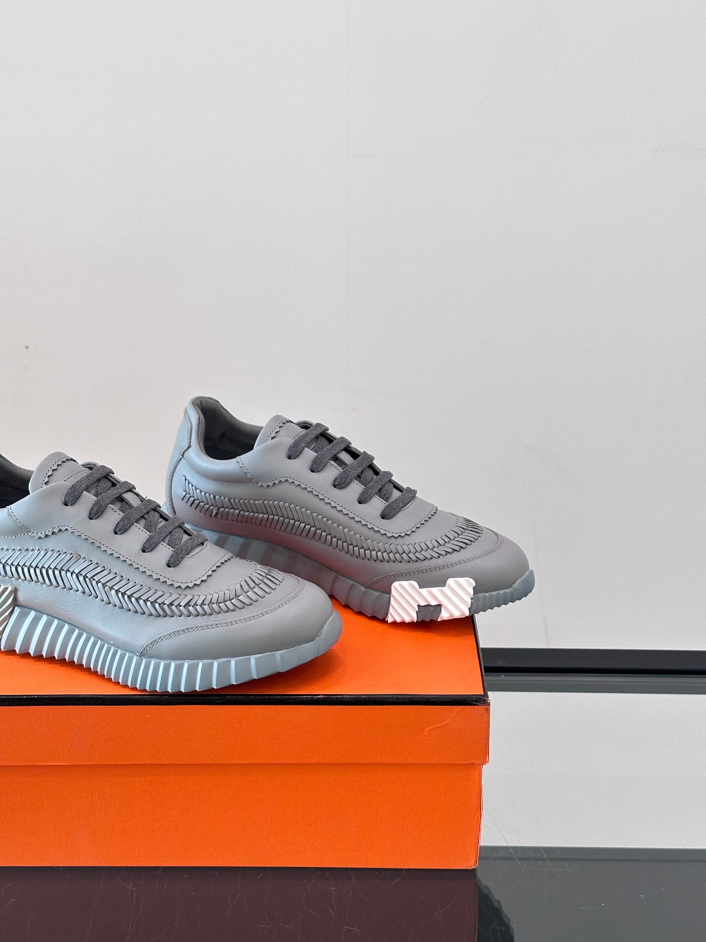 HMS BOUNCING SNEAKER