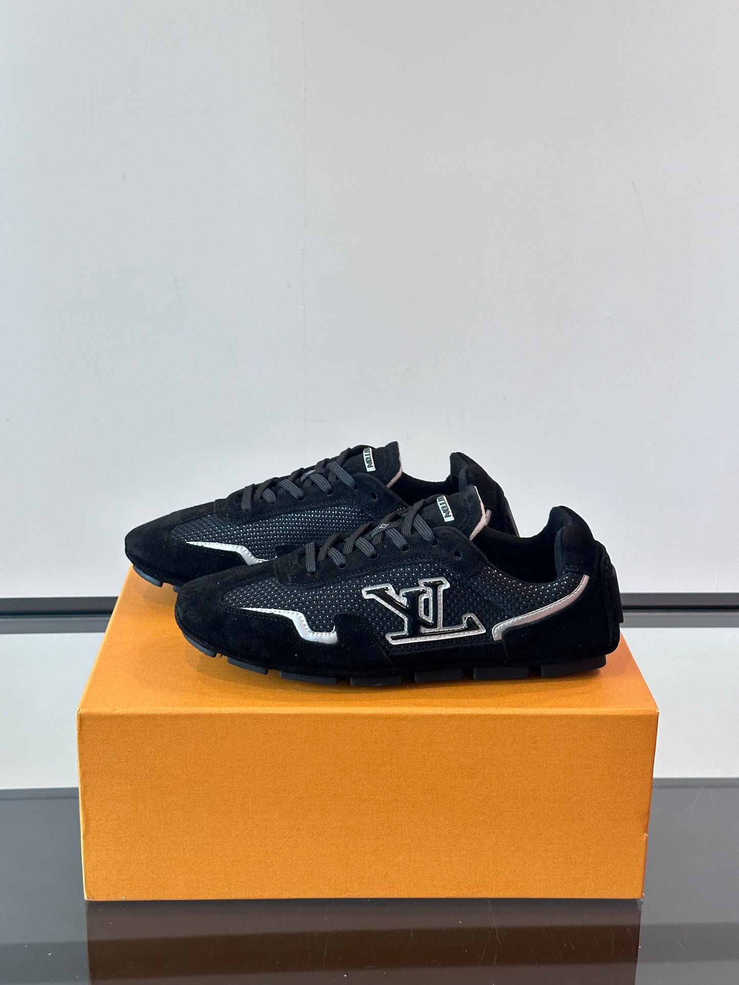 LU FOOTPRIN SOCCER TRAINERS