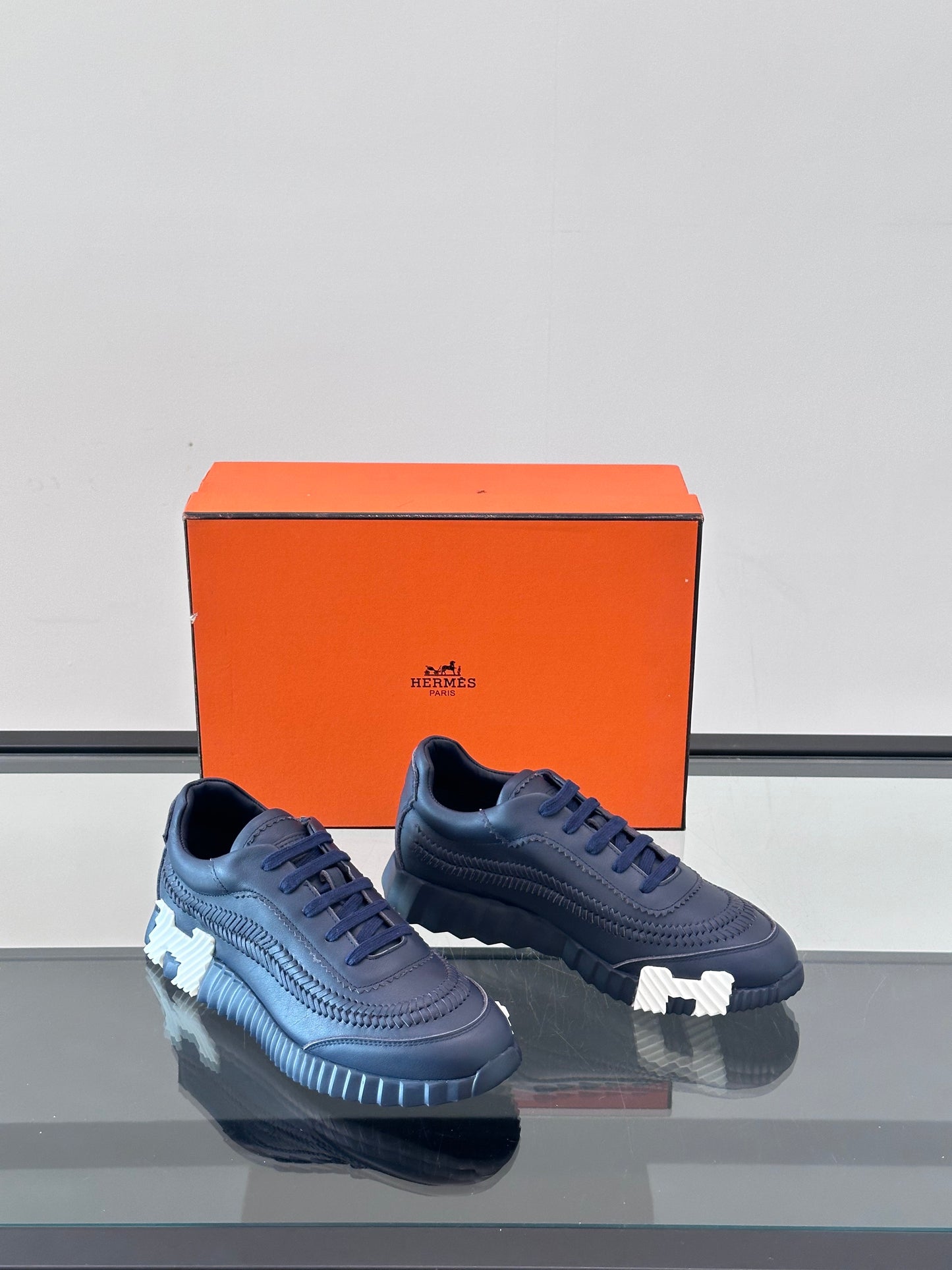 HMS BOUNCING SNEAKER