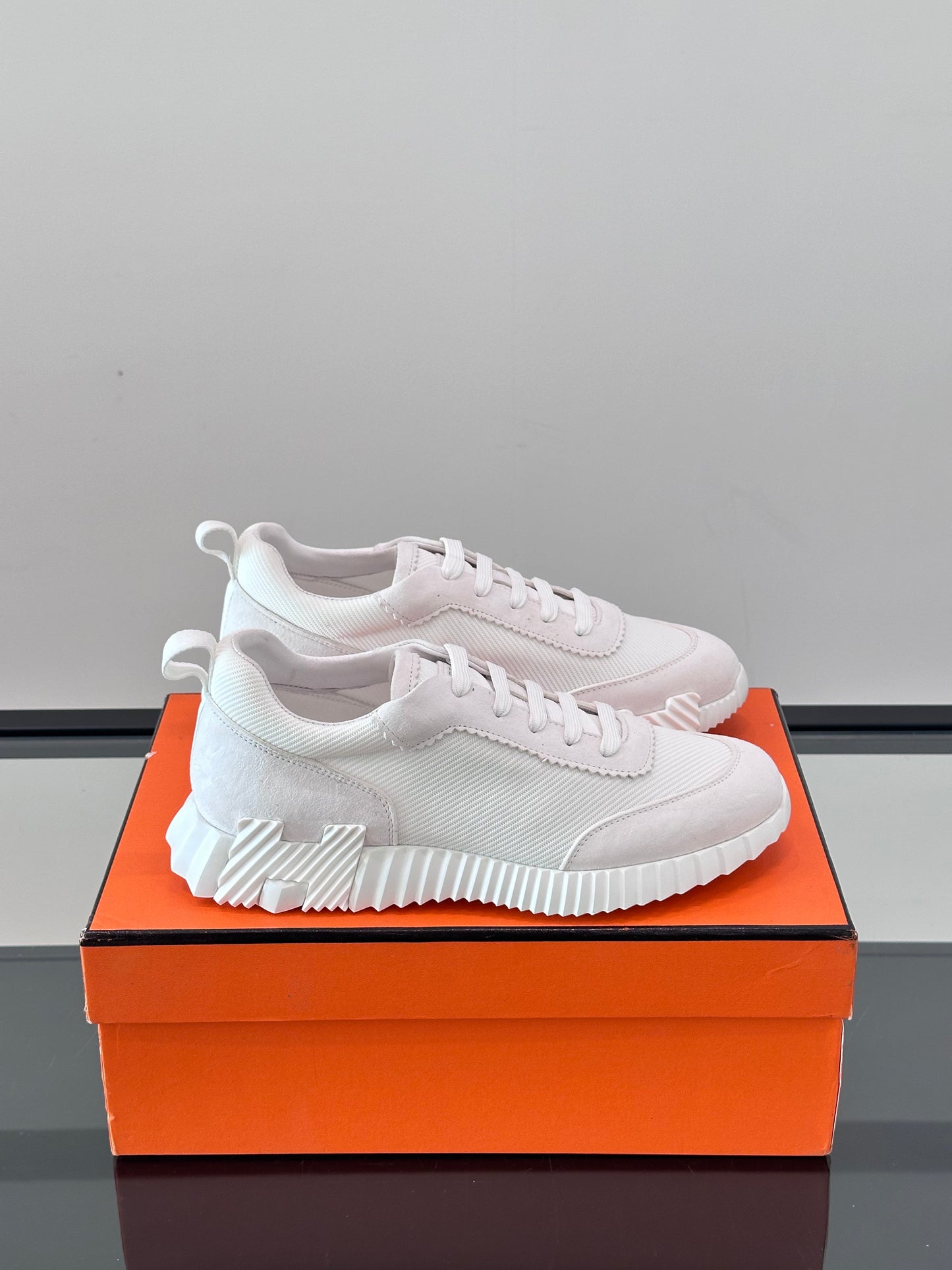 HMS BOUNCING SNEAKER