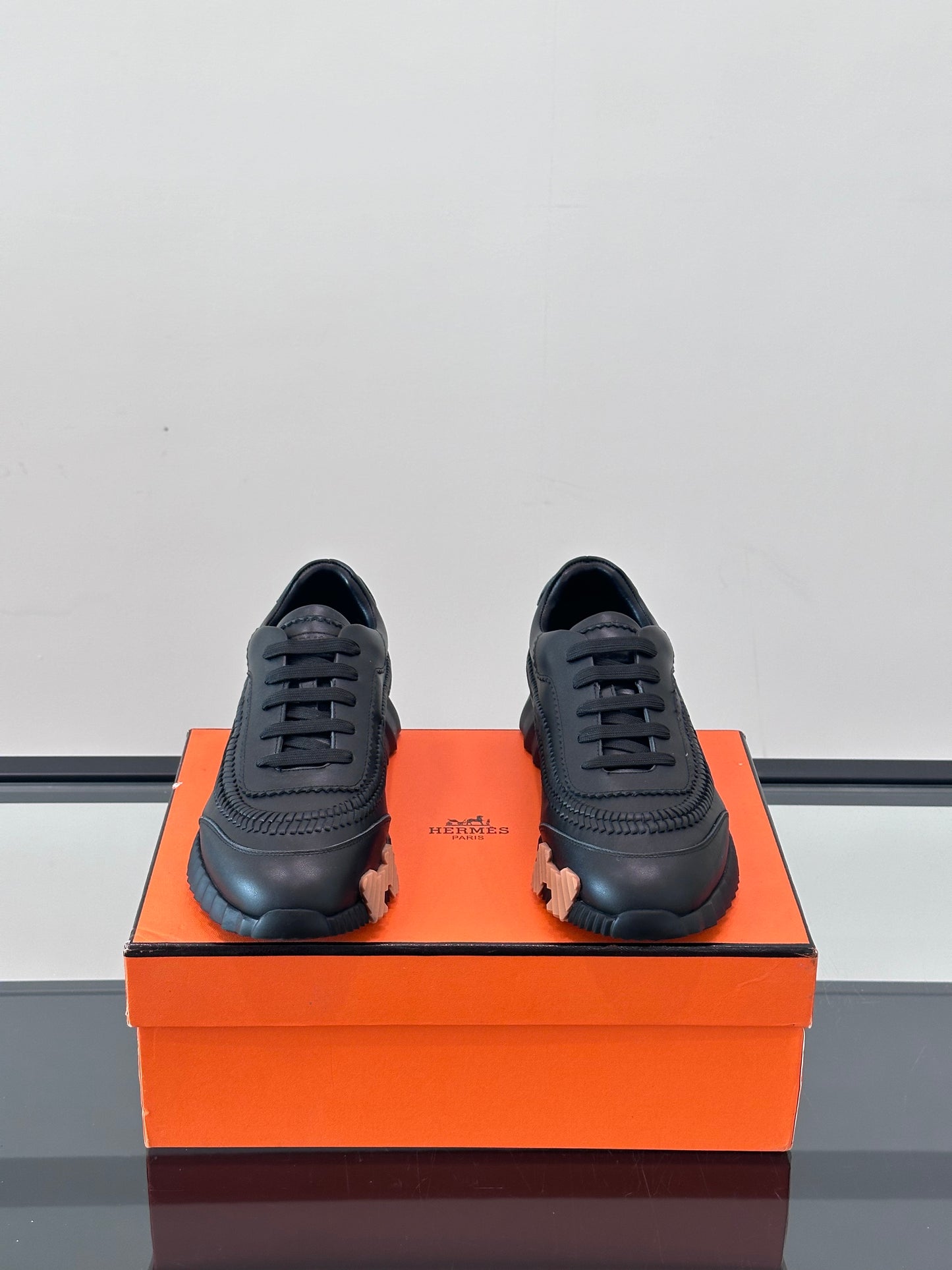 HMS BOUNCING SNEAKER