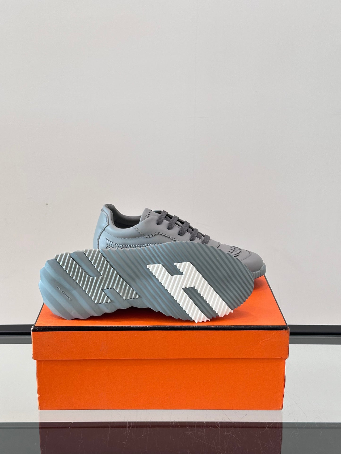 HMS BOUNCING SNEAKER