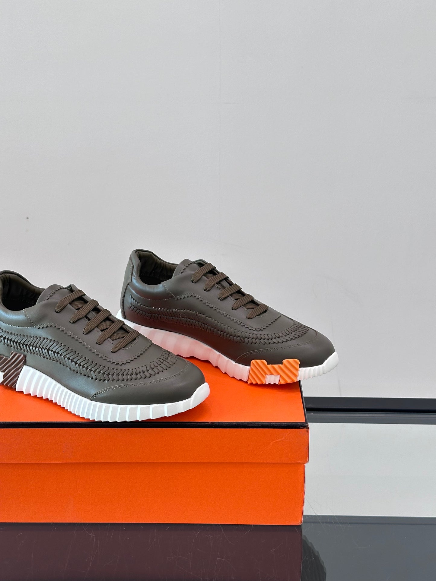 HMS BOUNCING SNEAKER