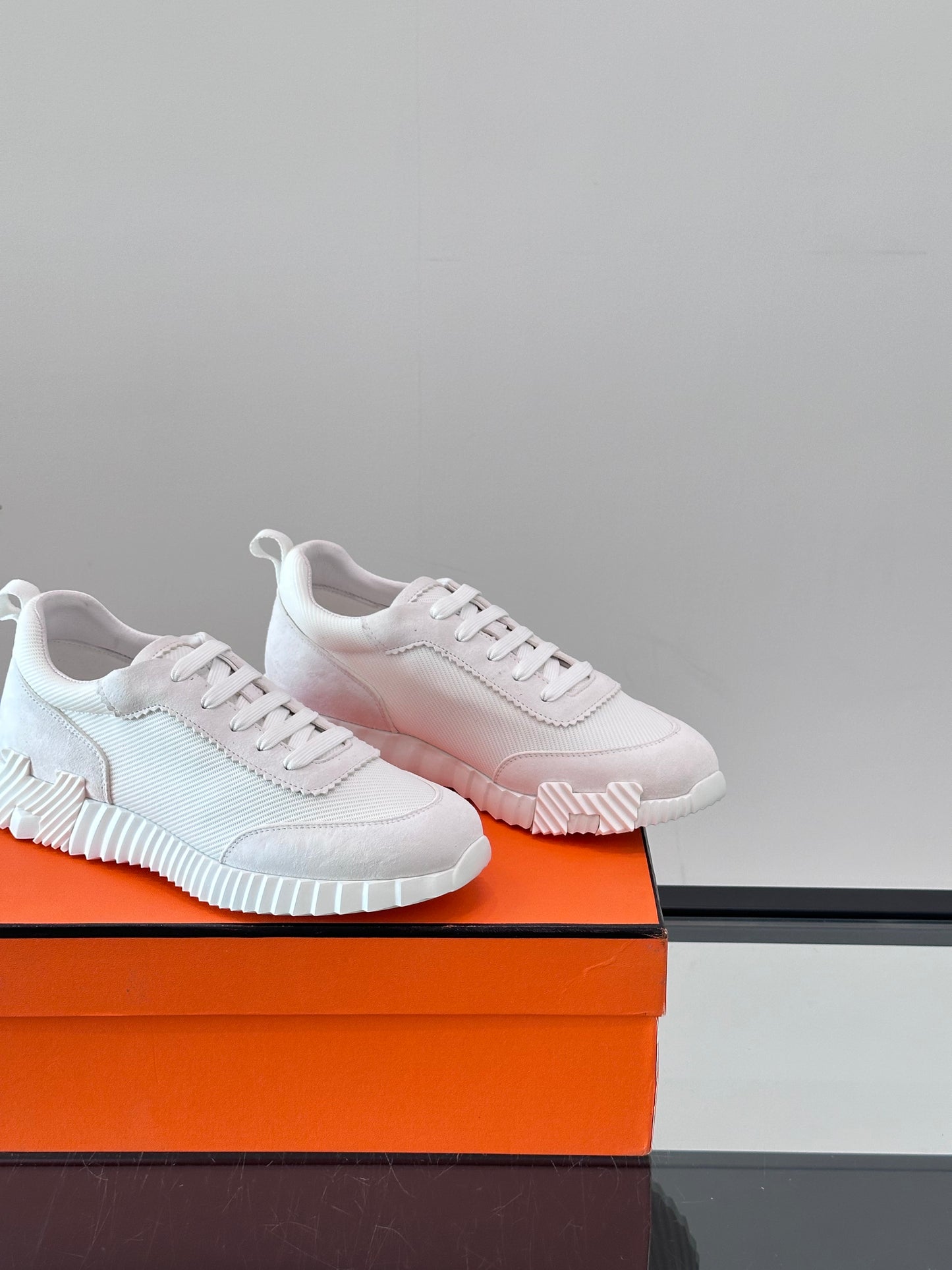 HMS BOUNCING SNEAKER