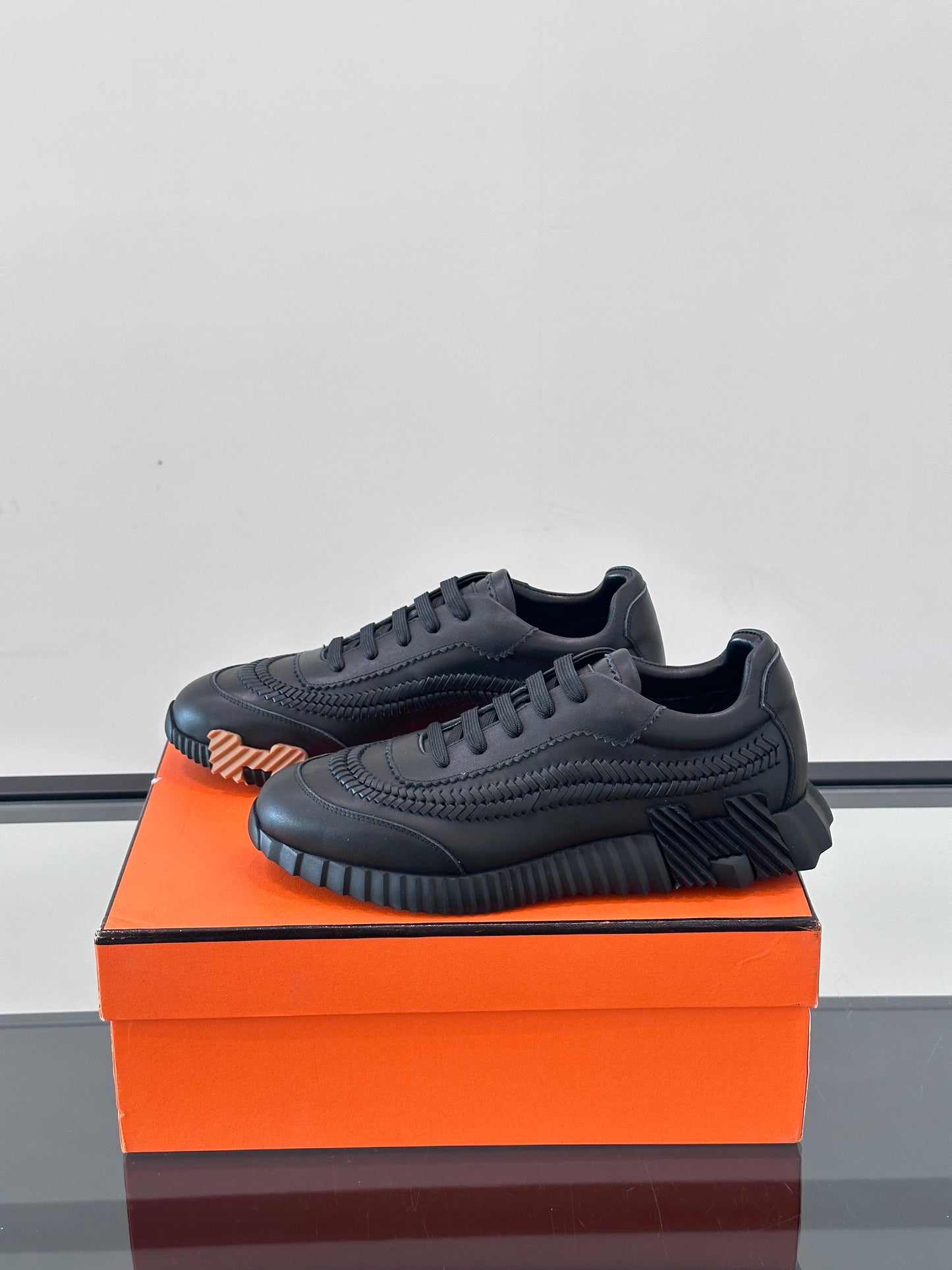 HMS BOUNCING SNEAKER