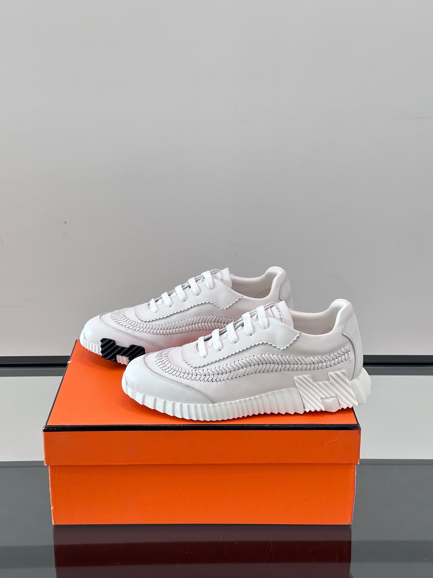 HMS BOUNCING SNEAKER