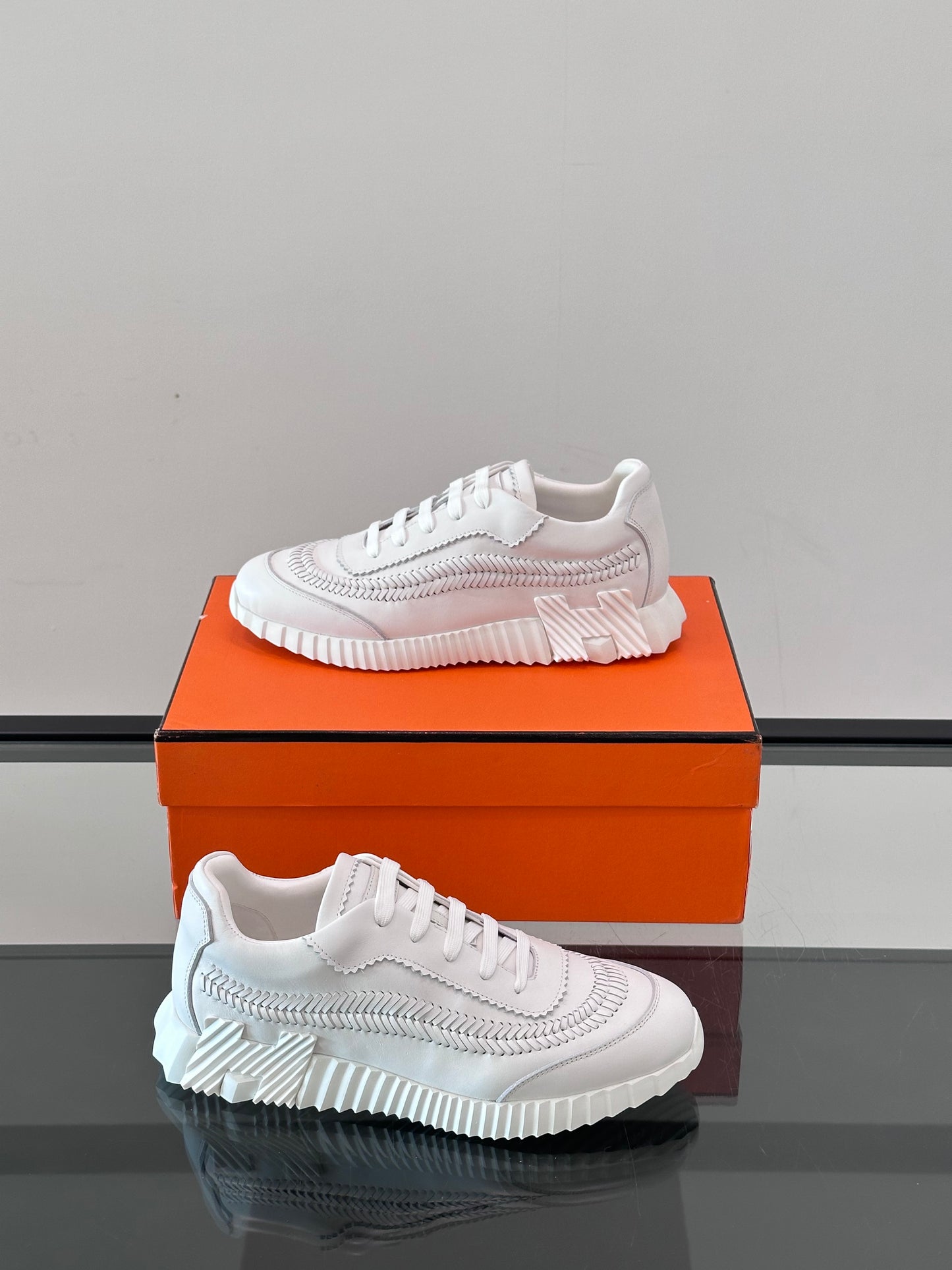 HMS BOUNCING SNEAKER