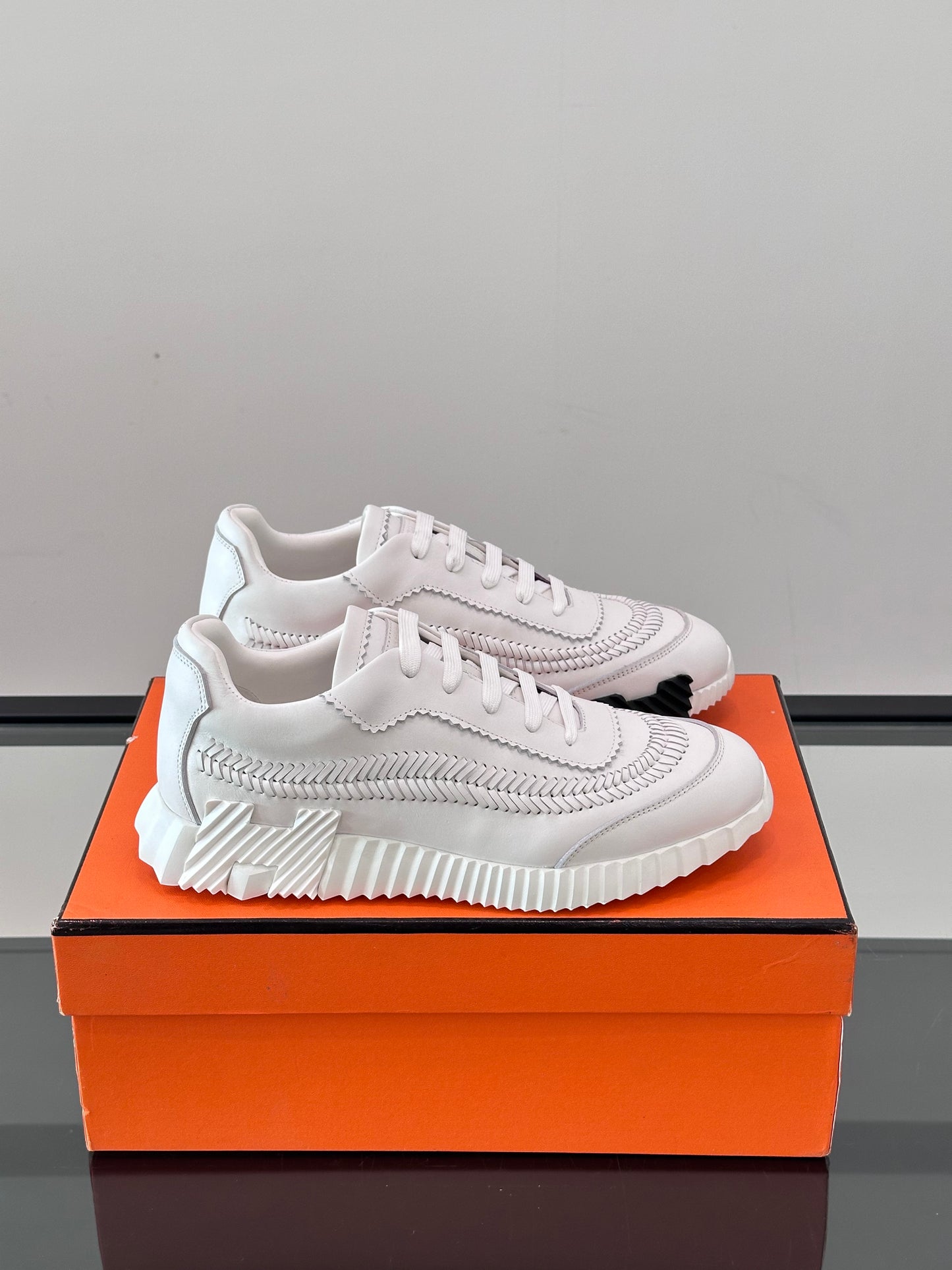 HMS BOUNCING SNEAKER