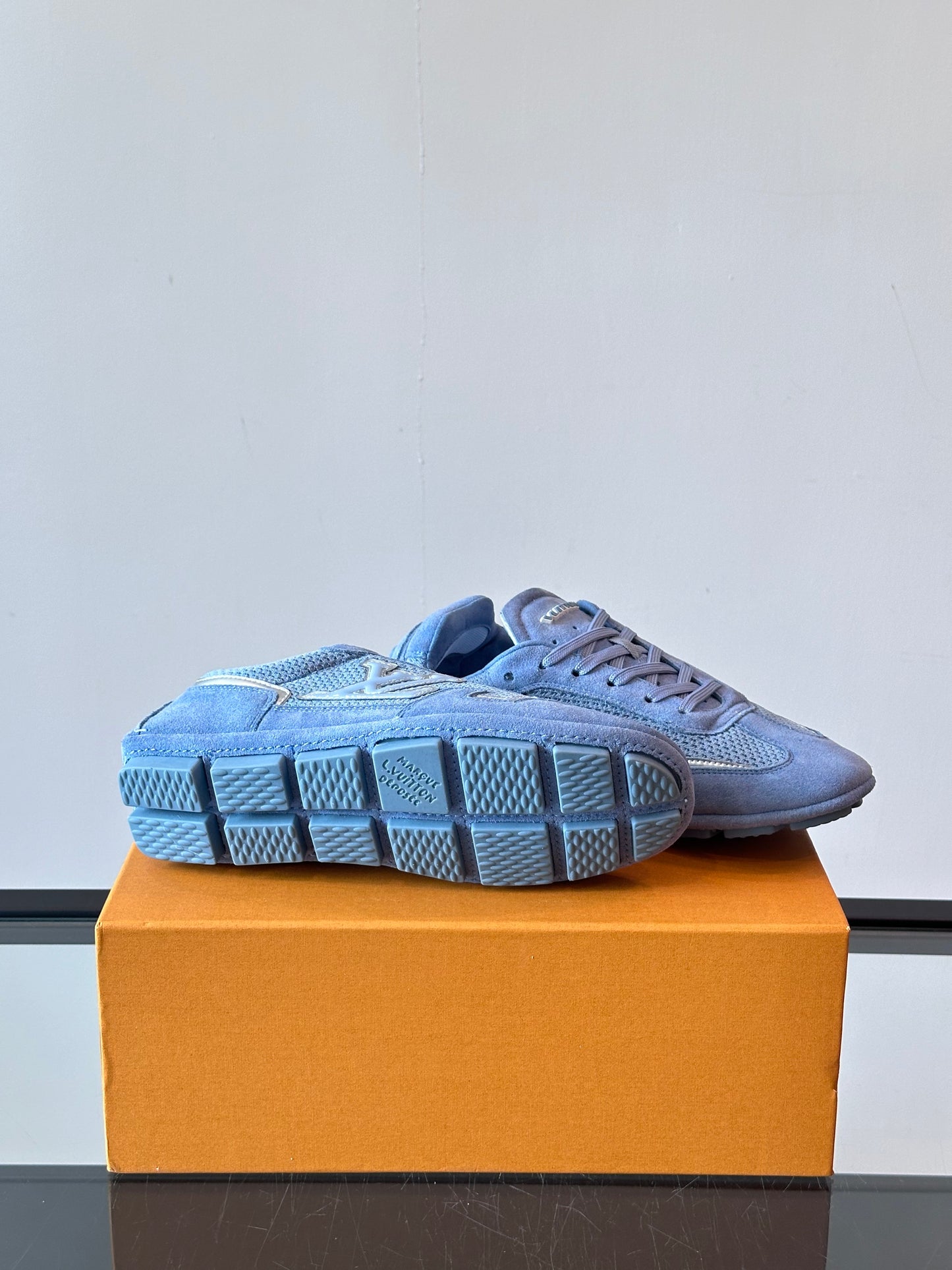 LU FOOTPRIN SOCCER TRAINERS