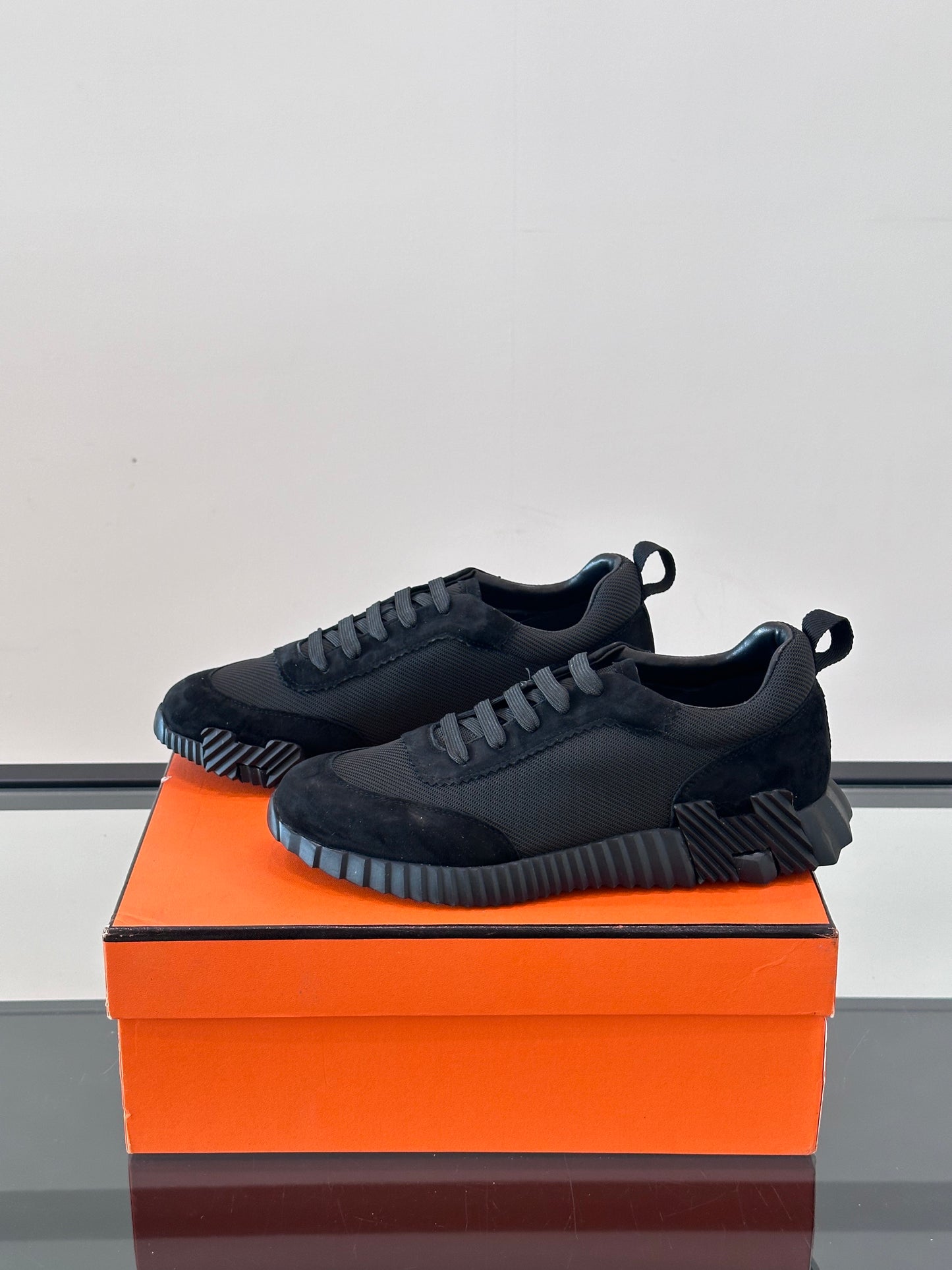 HMS BOUNCING SNEAKER