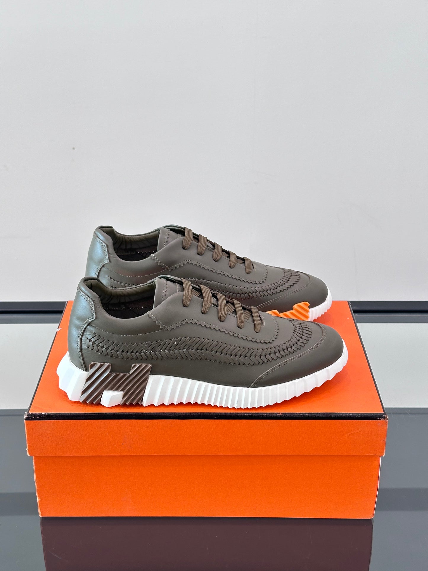 HMS BOUNCING SNEAKER