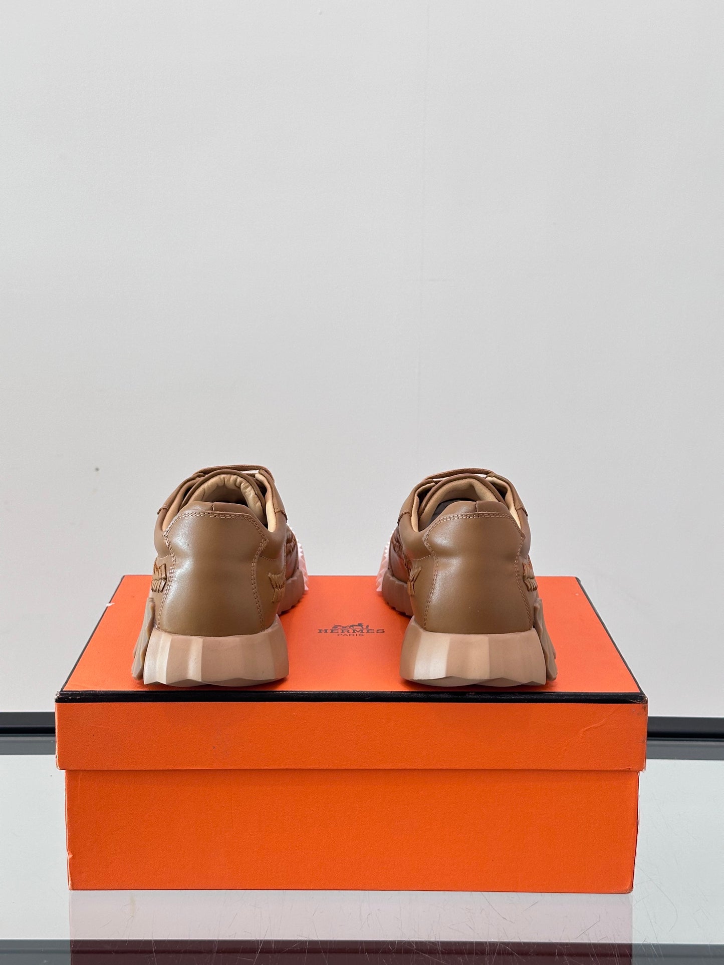 HMS BOUNCING SNEAKER