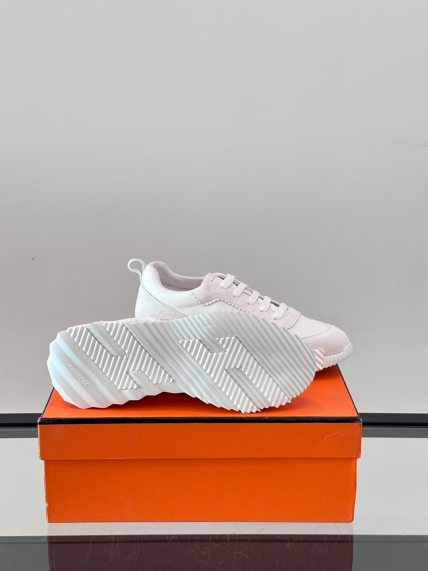 HMS BOUNCING SNEAKER