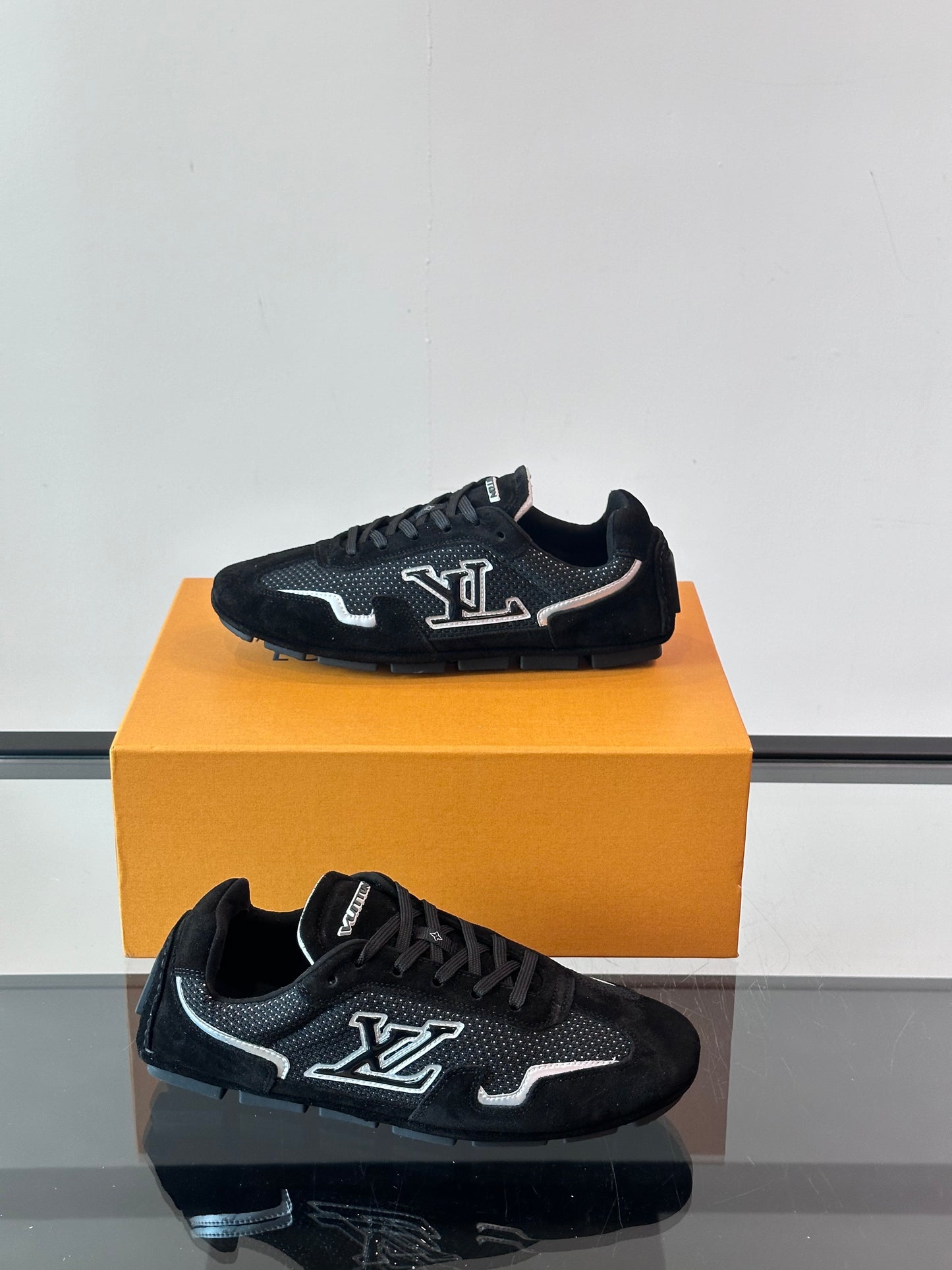 LU FOOTPRIN SOCCER TRAINERS