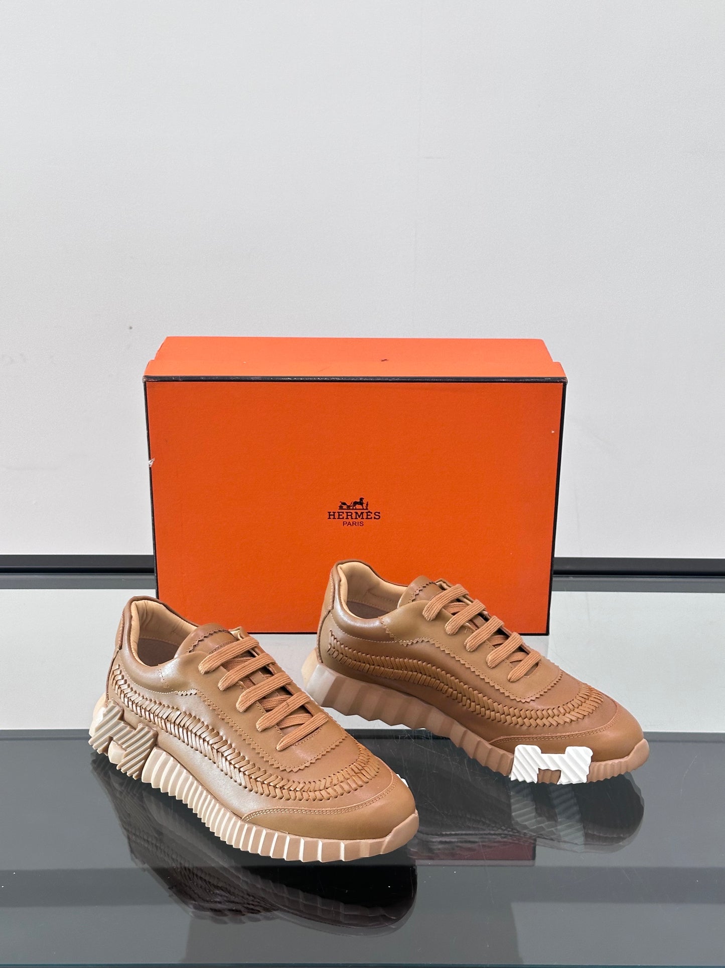 HMS BOUNCING SNEAKER