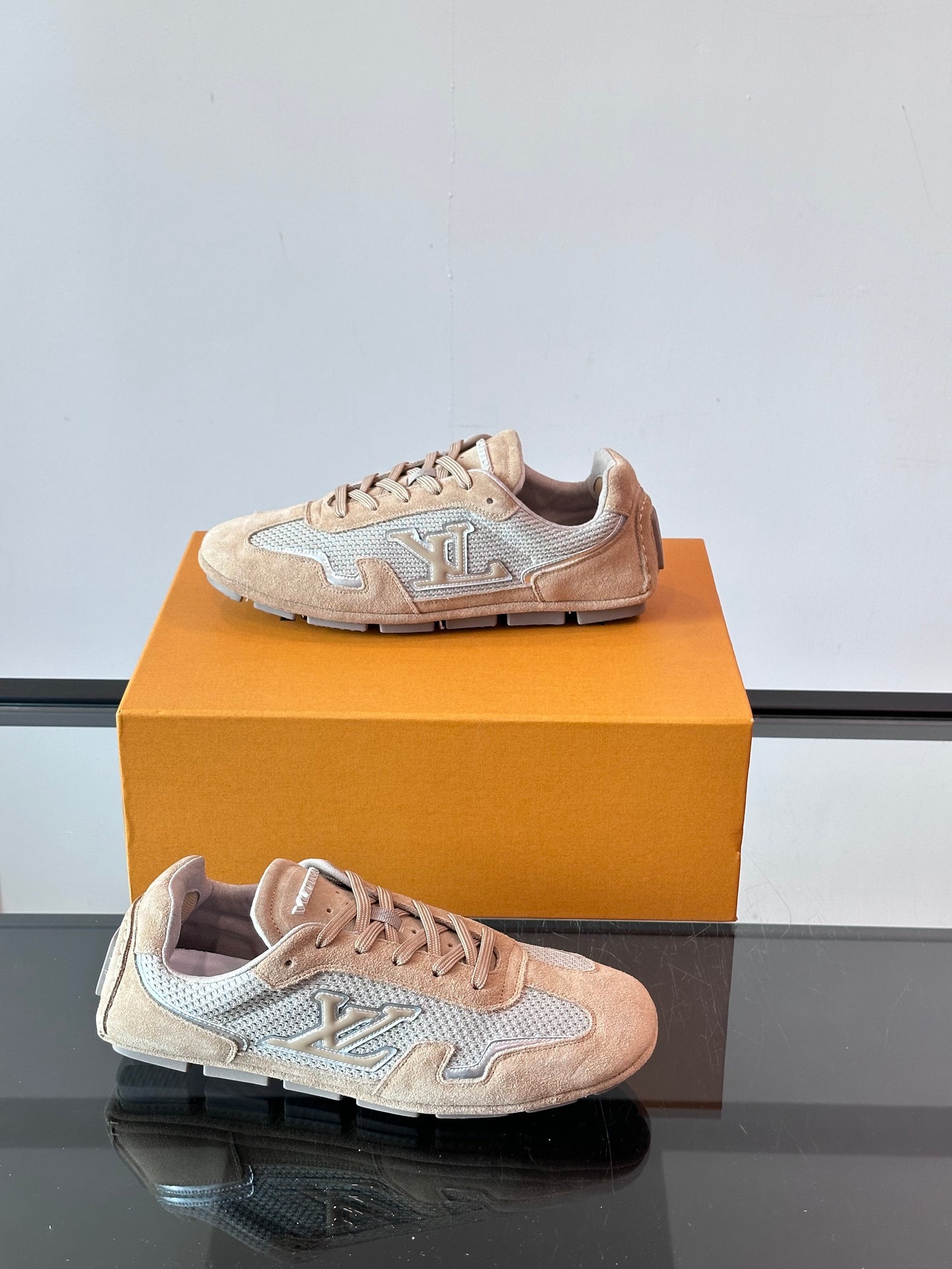 LU FOOTPRIN SOCCER TRAINERS