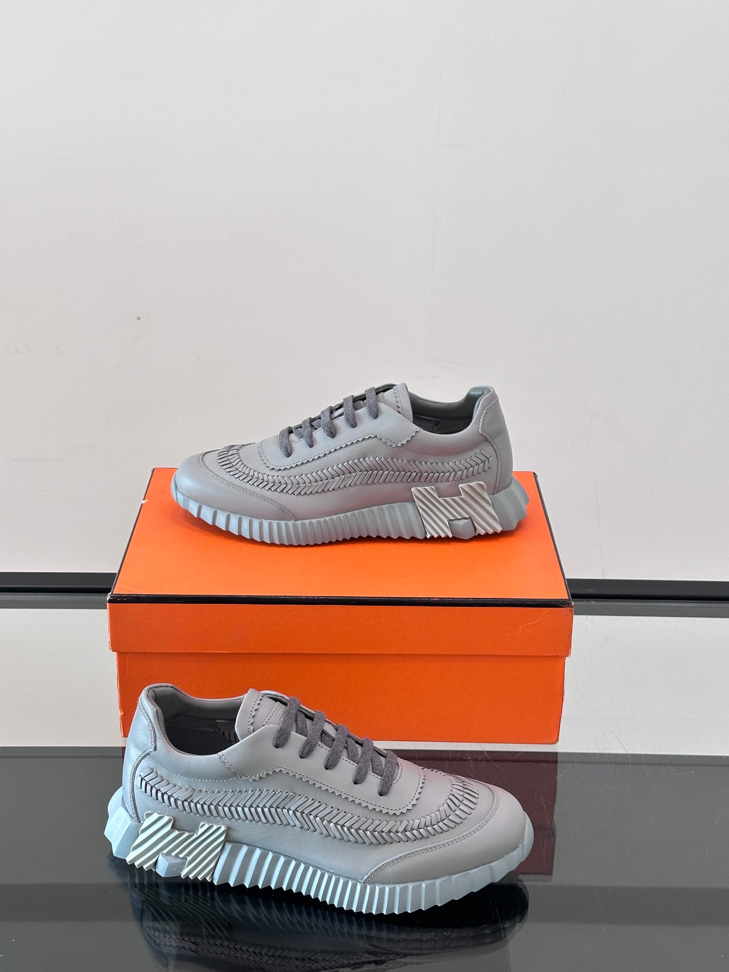 HMS BOUNCING SNEAKER