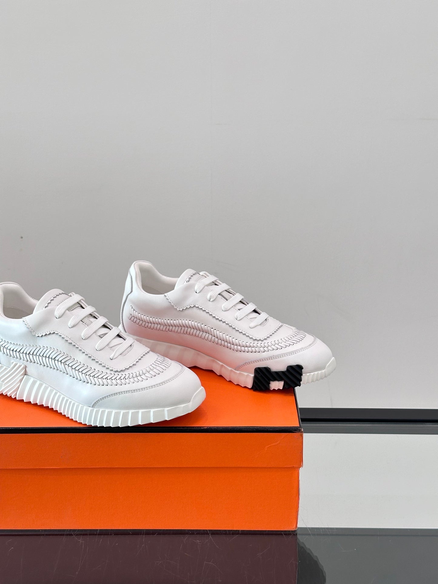 HMS BOUNCING SNEAKER