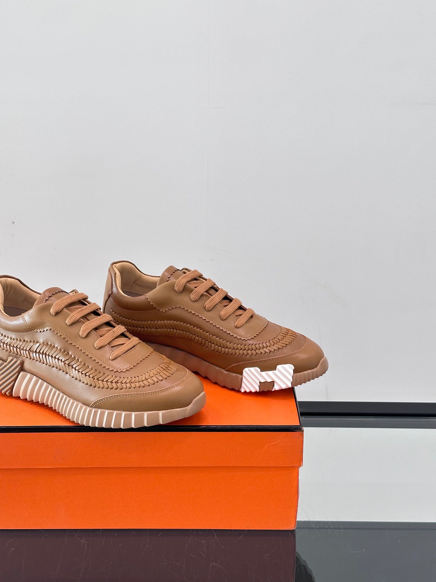 HMS BOUNCING SNEAKER