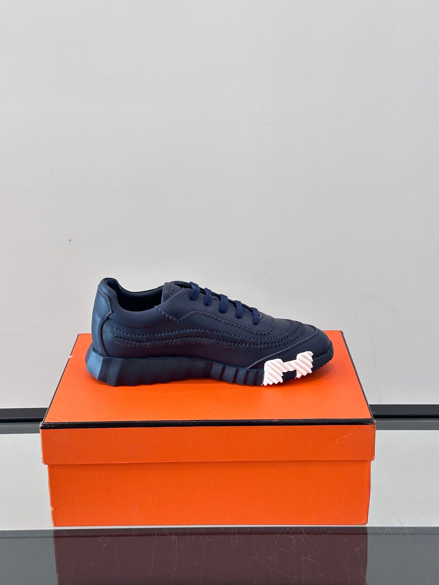 HMS BOUNCING SNEAKER