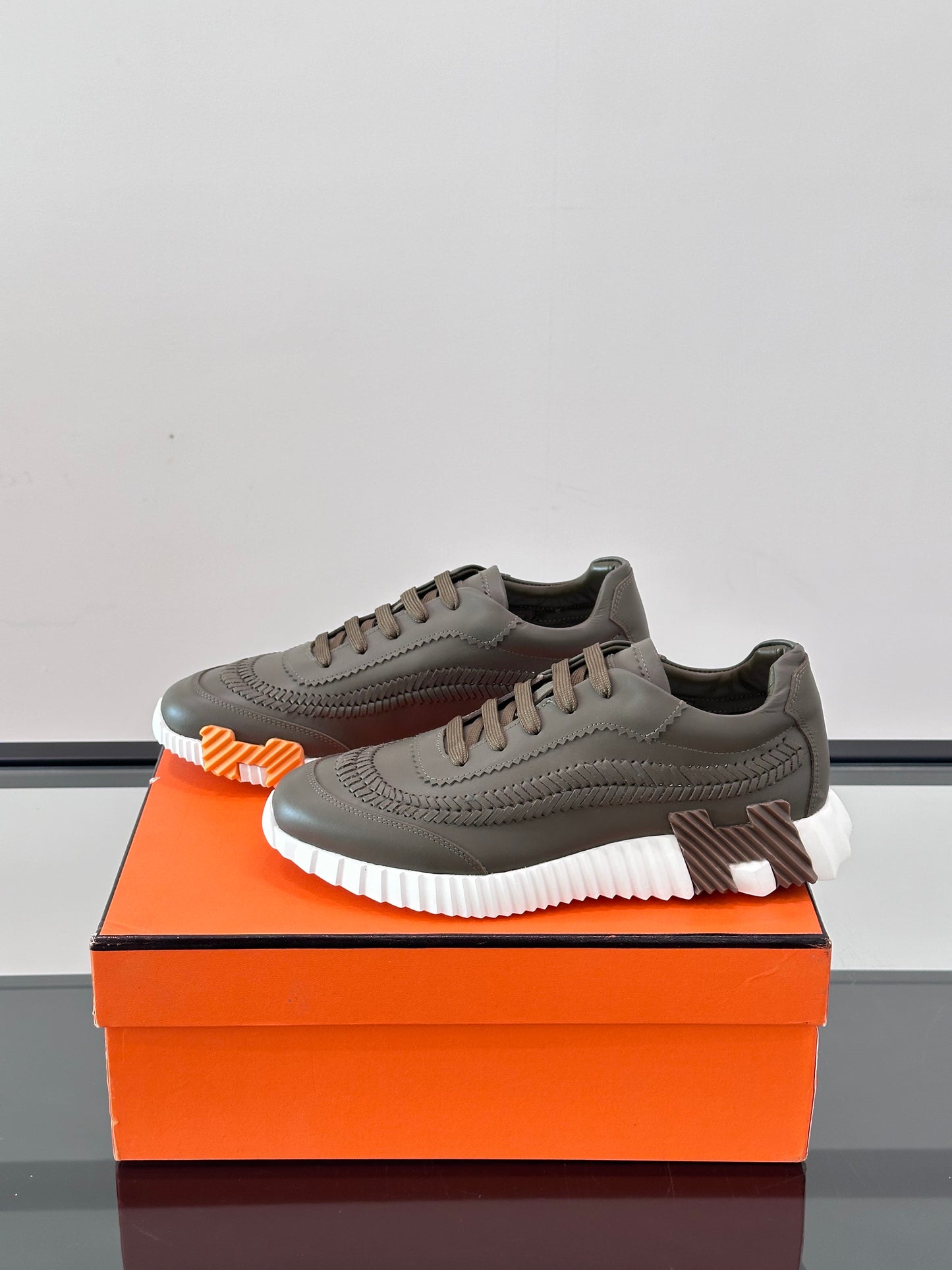 HMS BOUNCING SNEAKER