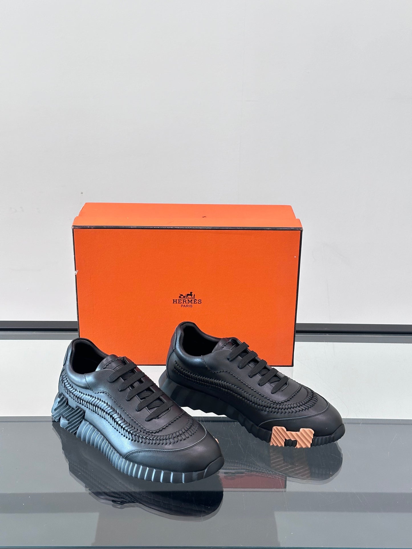 HMS BOUNCING SNEAKER