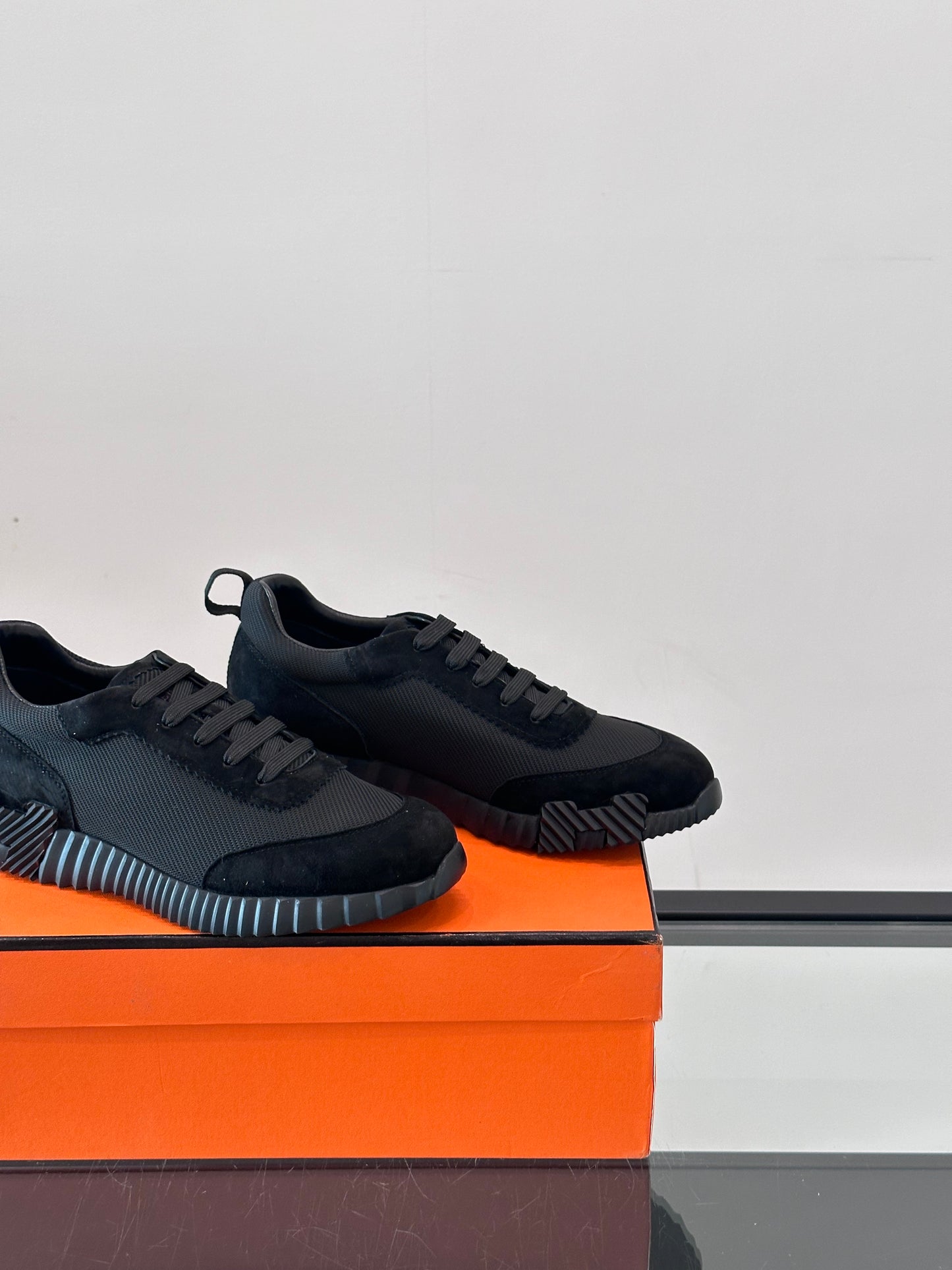 HMS BOUNCING SNEAKER