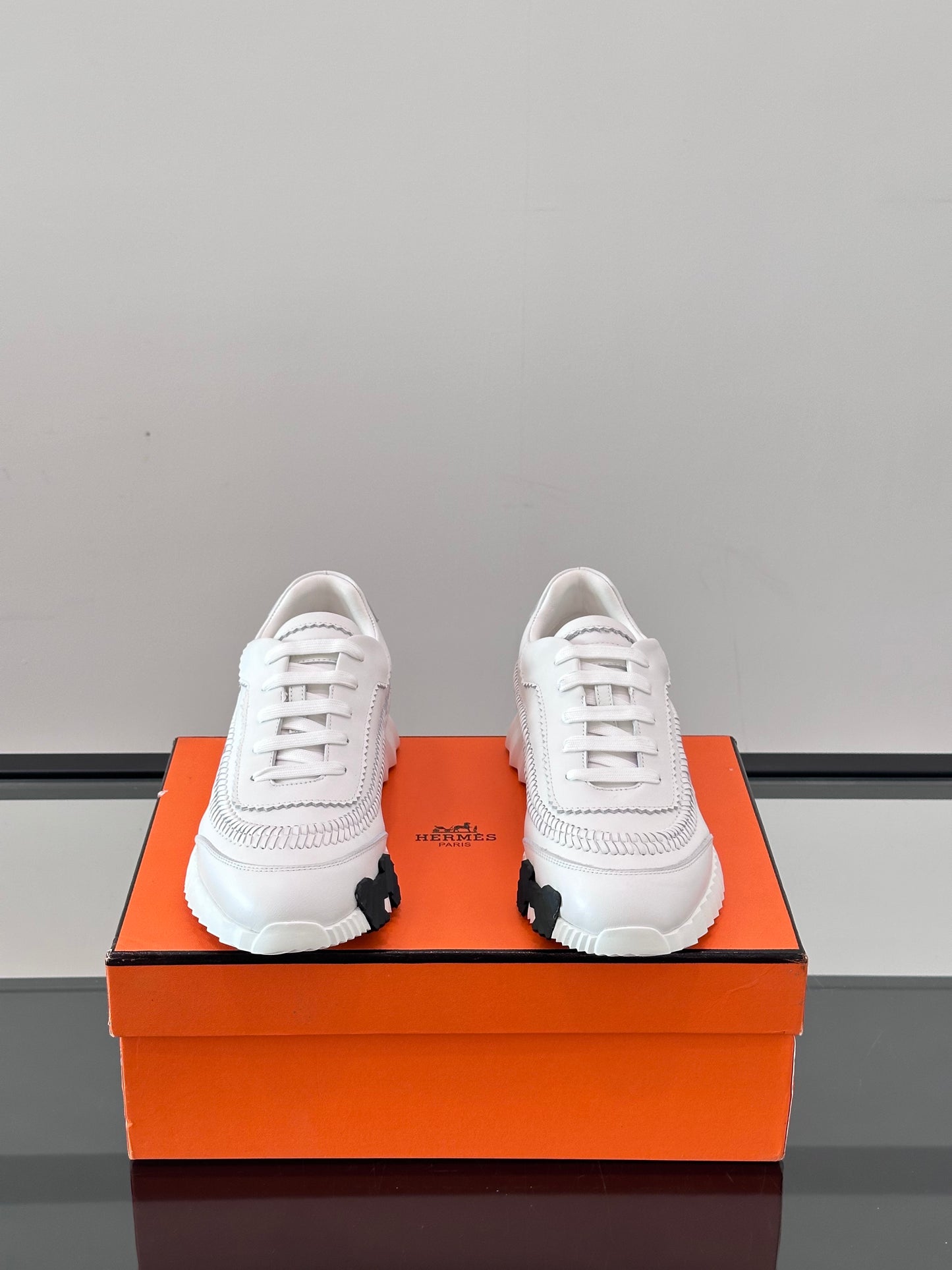 HMS BOUNCING SNEAKER