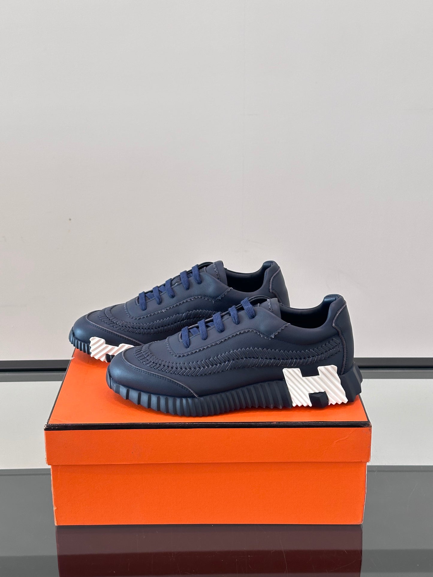 HMS BOUNCING SNEAKER