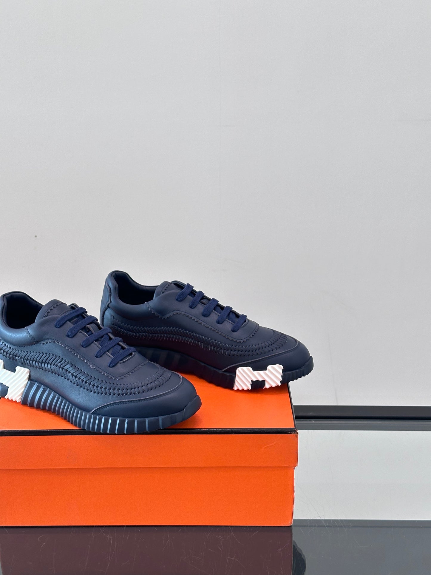 HMS BOUNCING SNEAKER