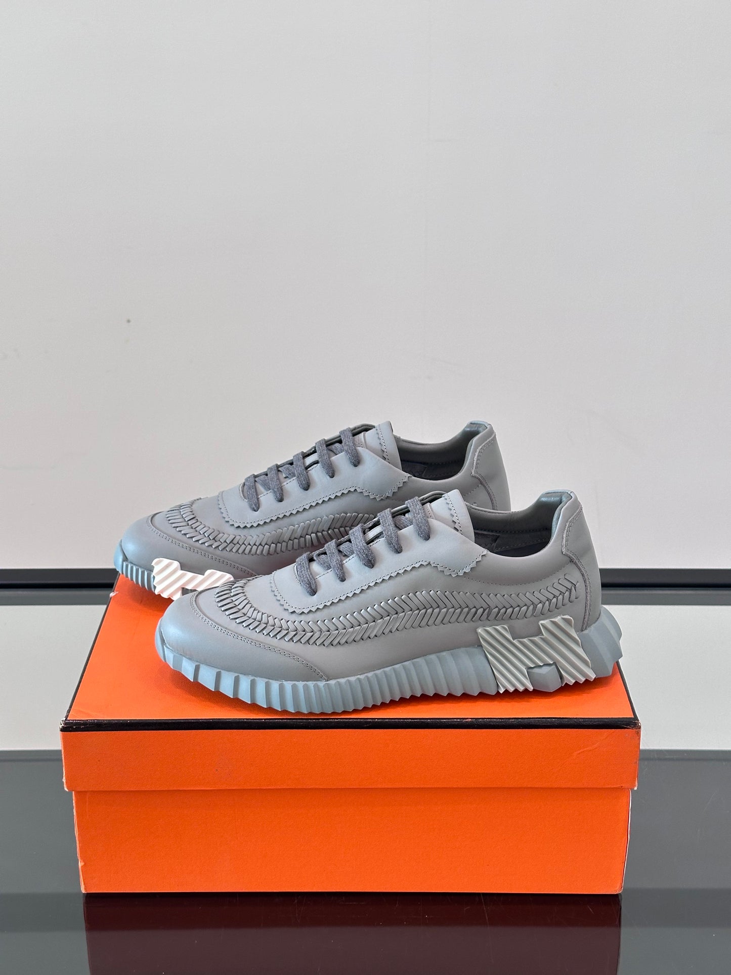 HMS BOUNCING SNEAKER