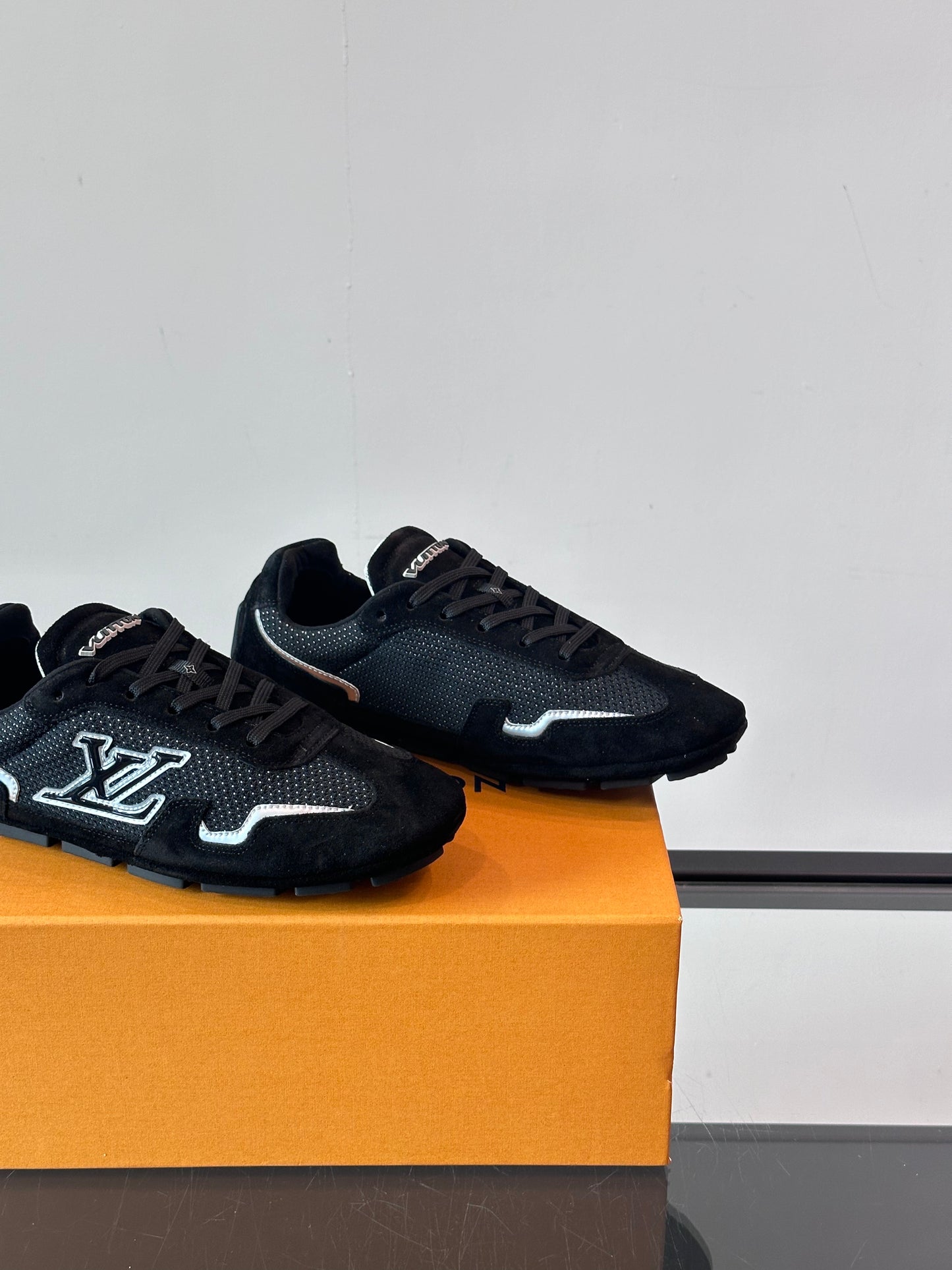 LU FOOTPRIN SOCCER TRAINERS