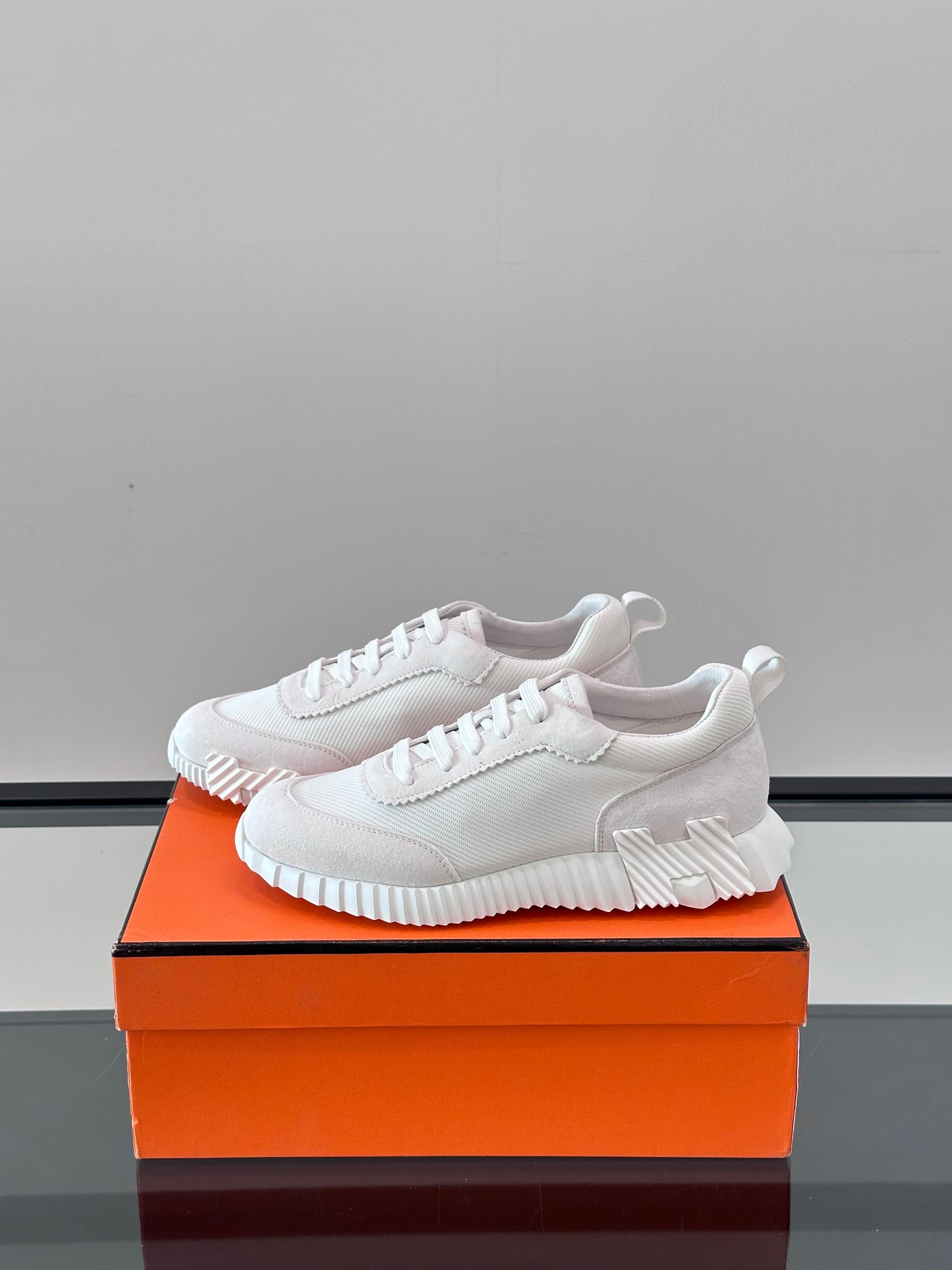 HMS BOUNCING SNEAKER