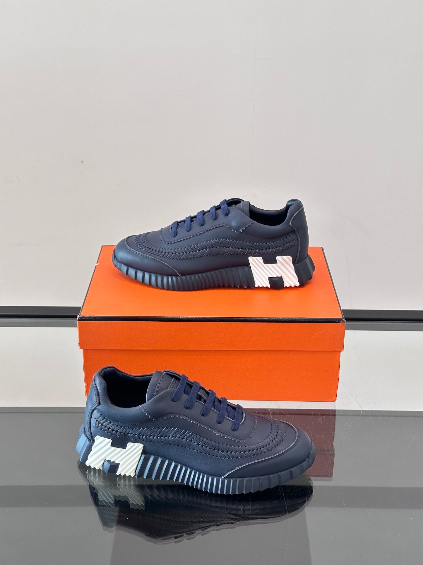 HMS BOUNCING SNEAKER