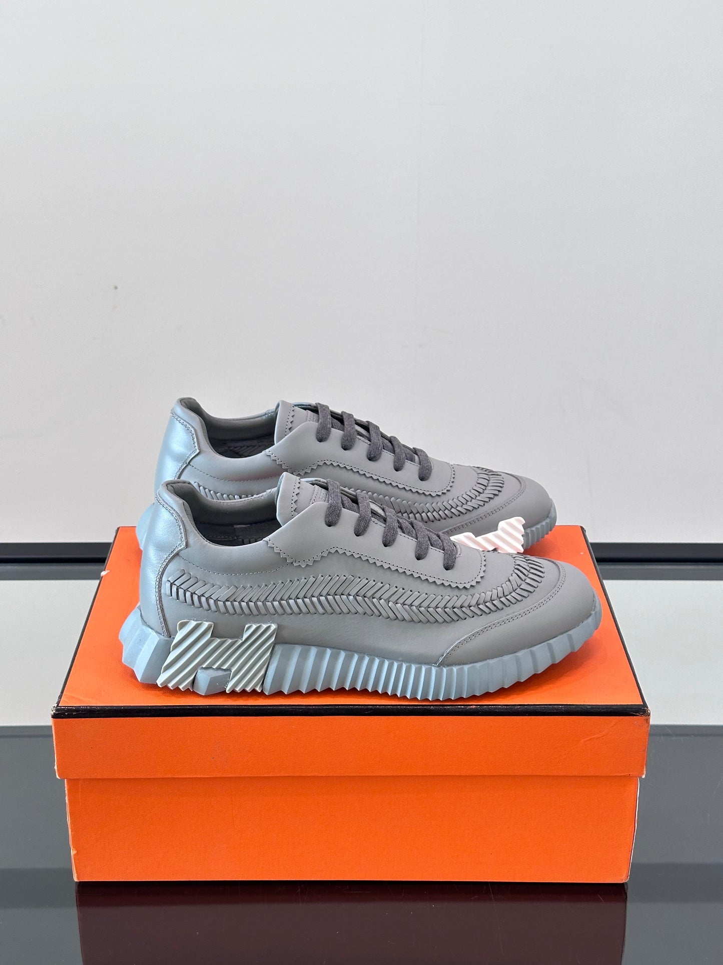 HMS BOUNCING SNEAKER