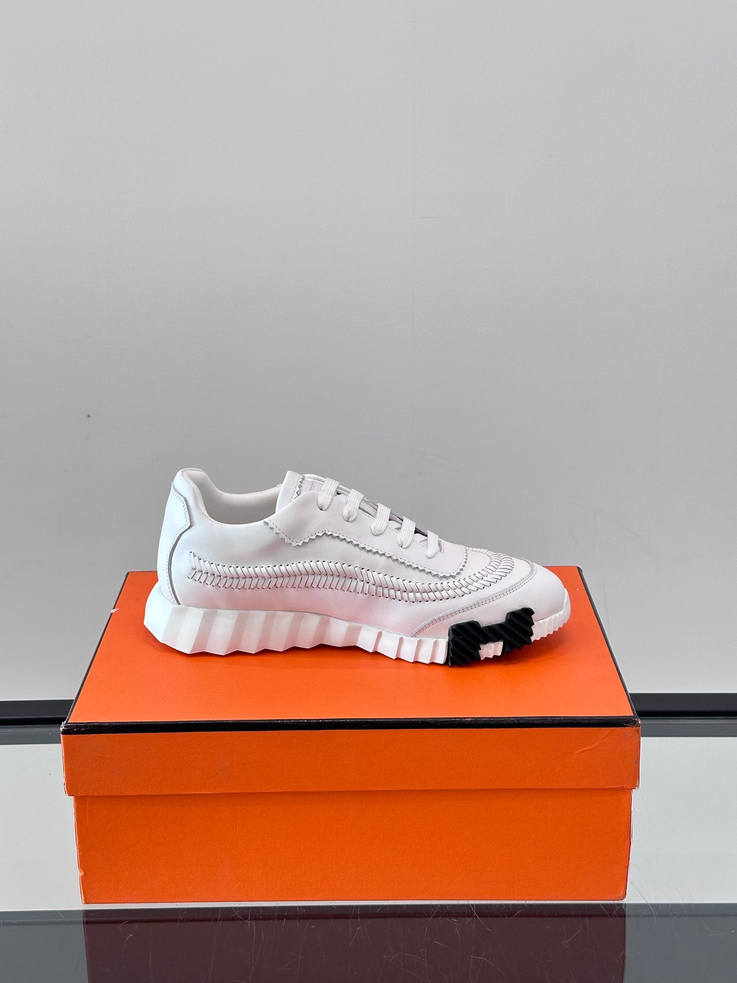 HMS BOUNCING SNEAKER