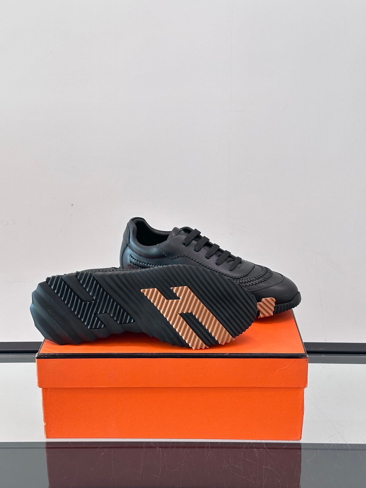 HMS BOUNCING SNEAKER