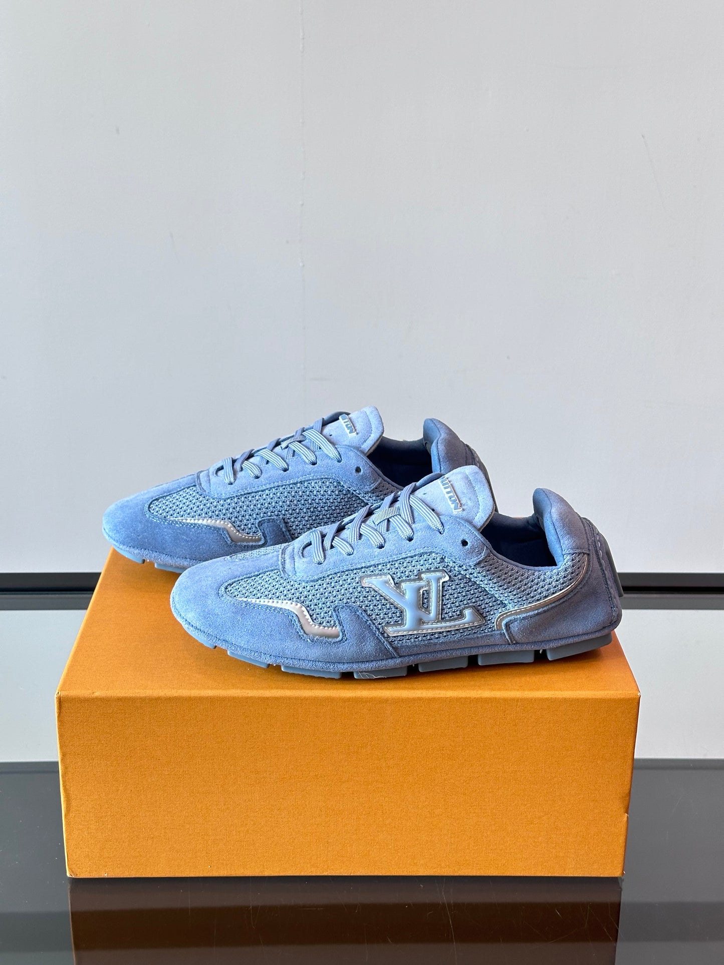 LU FOOTPRIN SOCCER TRAINERS